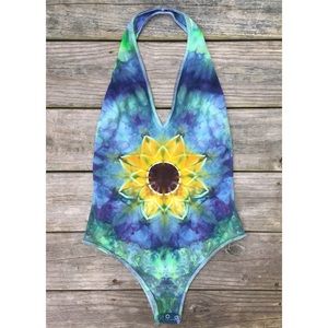 Sunflower tie dye bodysuit size L